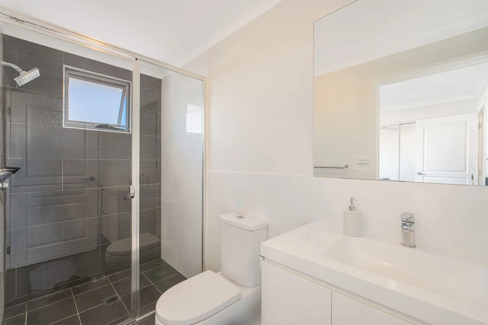 Additional image 8 of 4/28 Tulloch Avenue, Maryland NSW 2287