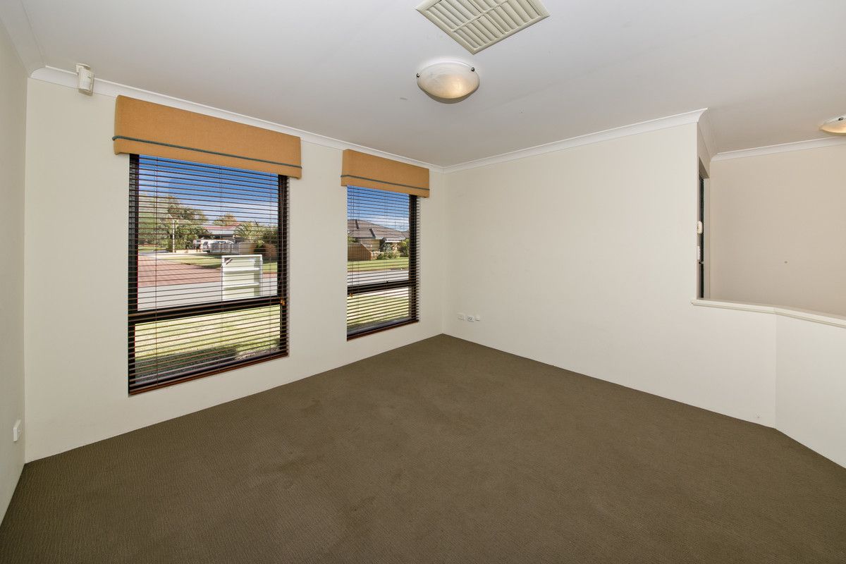 21 Freshwater Promenade, Bennett Springs WA 6063, Image 2