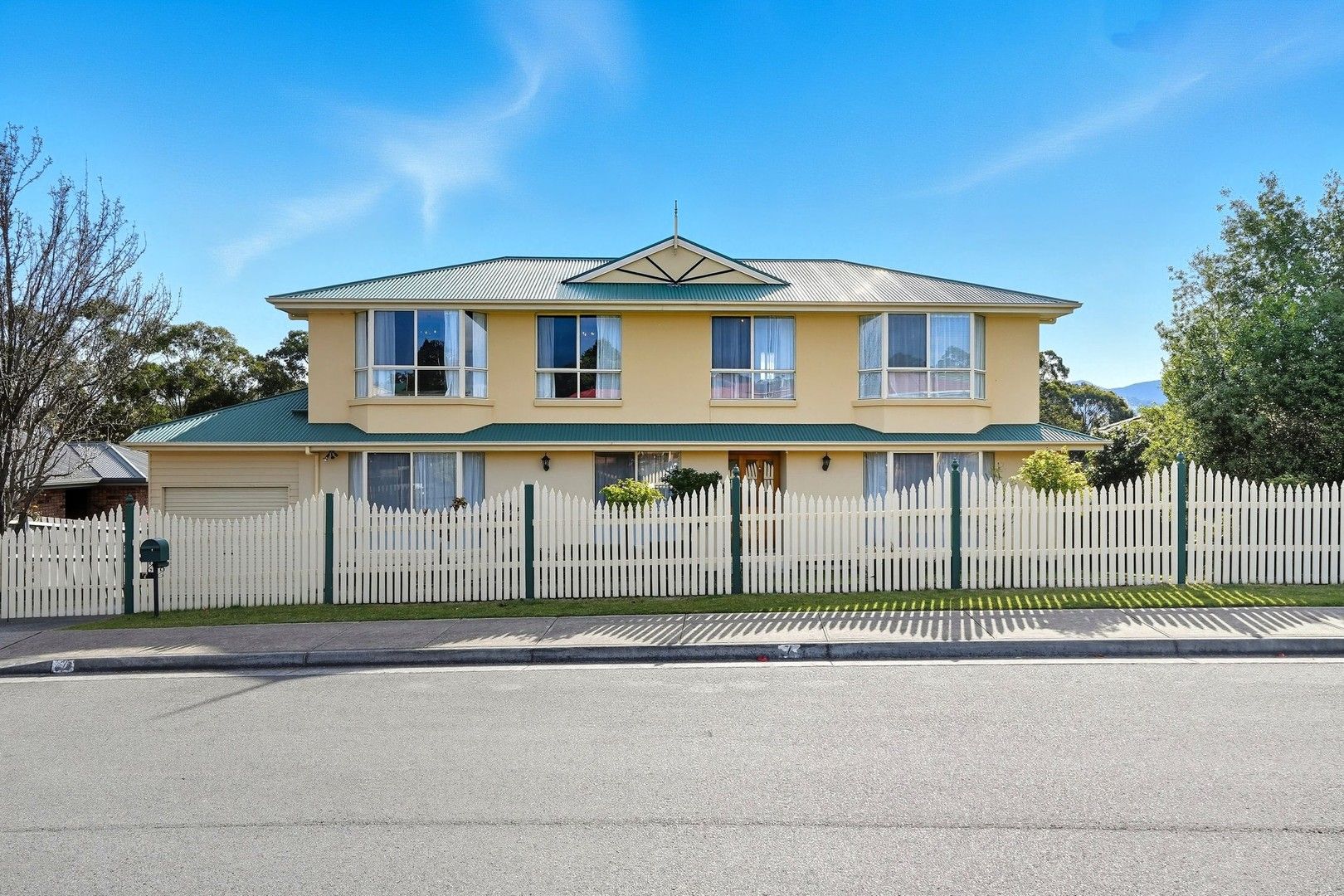 5 bedrooms House in 7 Sonnat Drive KINGSTON TAS, 7050