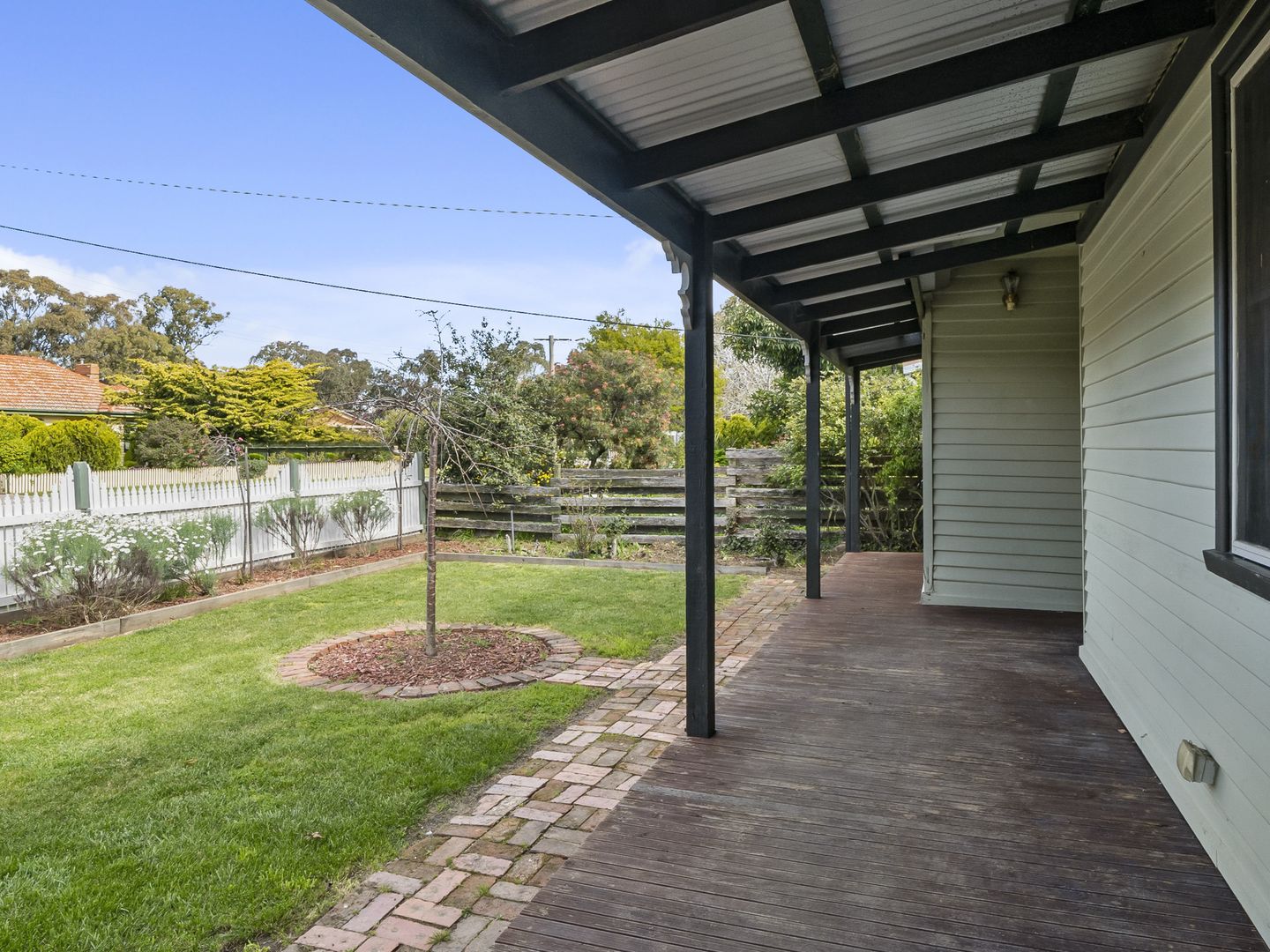 10 Hinton Street, Euroa VIC 3666, Image 2