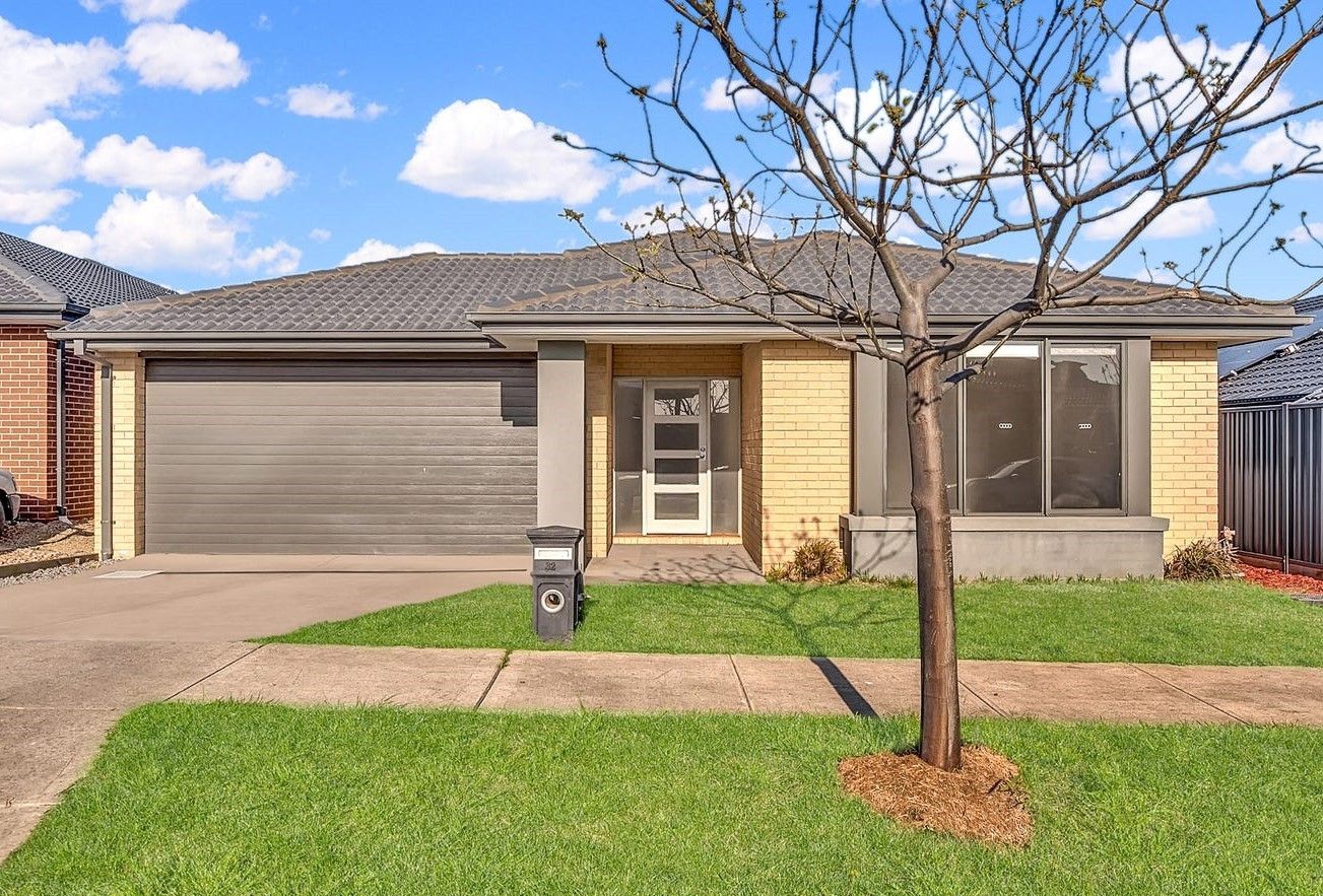 4 bedrooms House in 32 Fitzpatrick Circuit KALKALLO VIC, 3064