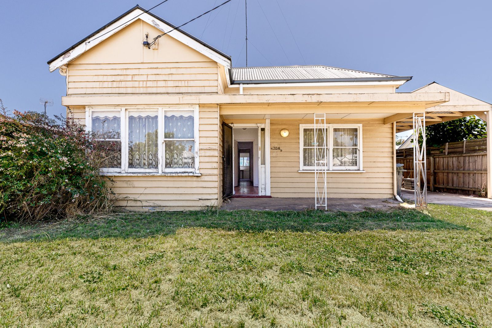 704 Sebastopol Street, Ballarat Central Property History & Address