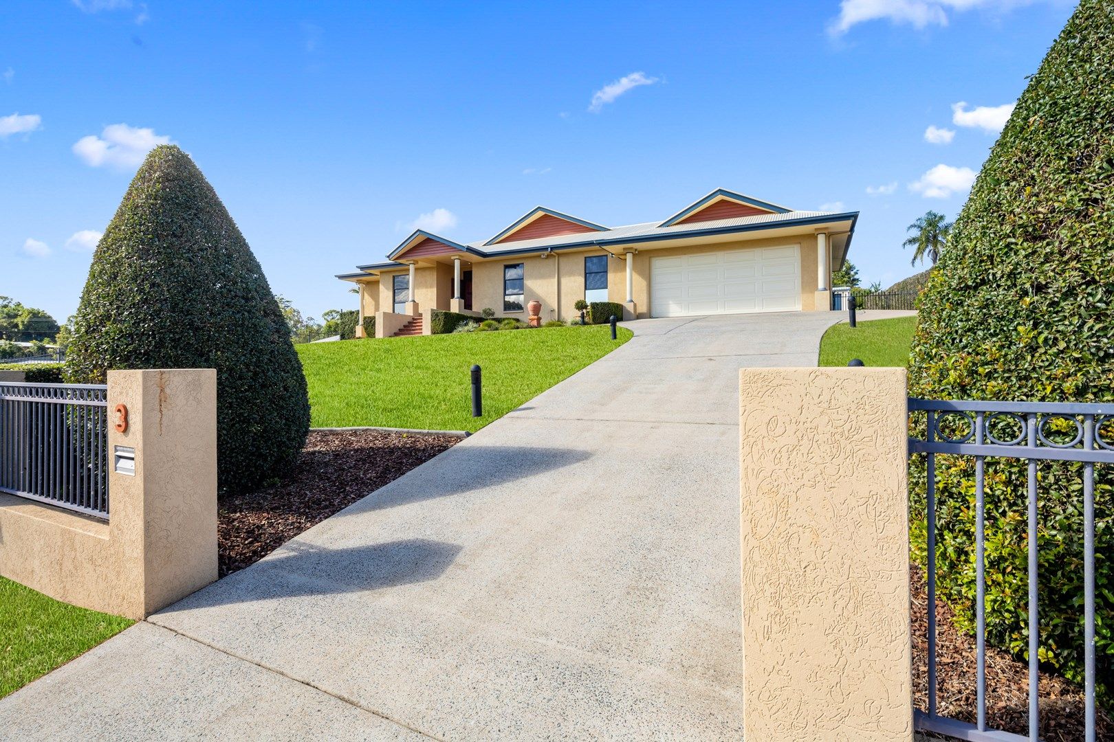 3 Deakin Court, Southside QLD 4570, Image 0