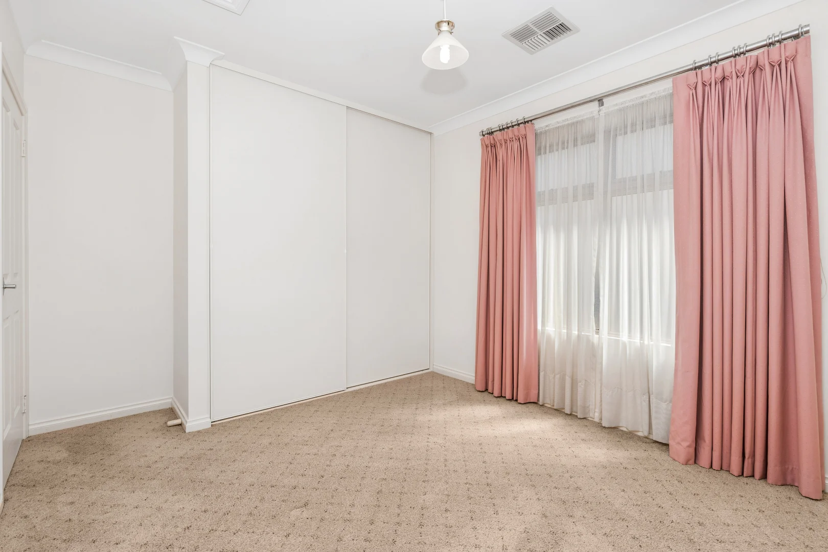 Additional image 15 of 5 Bluelake Court, Tennyson SA 5022