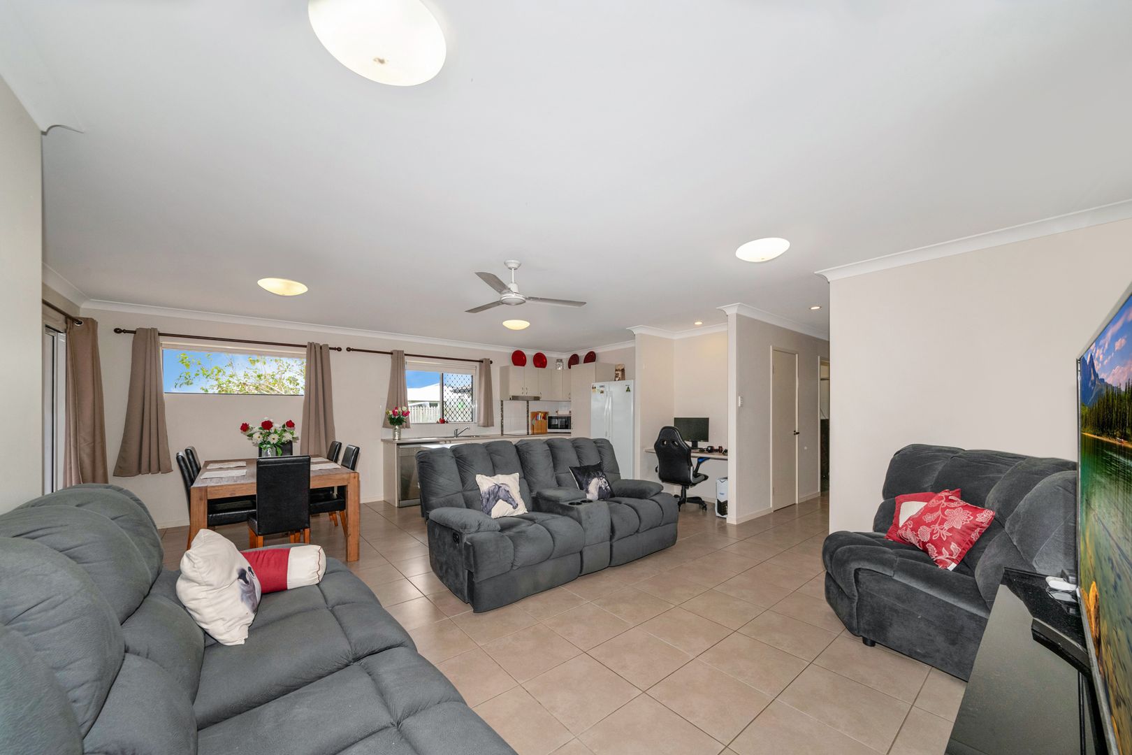 10 Sanderling Circuit, Kelso QLD 4815, Image 2