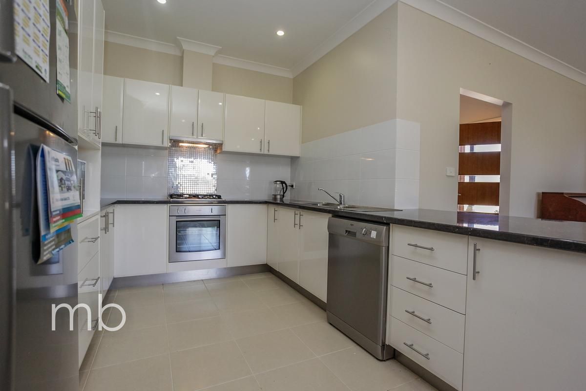 9 Whitney Place, Orange NSW 2800, Image 2