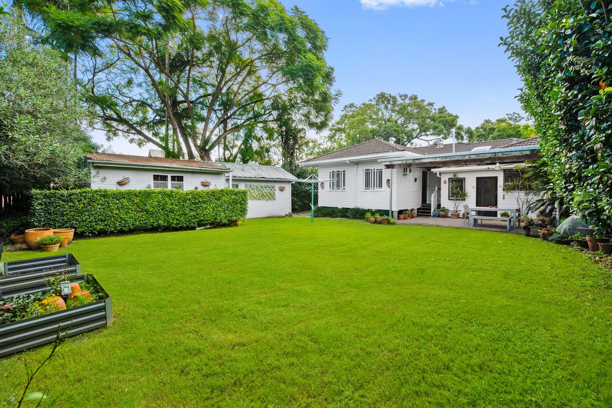 4 bedrooms House in 91 Rosebery Tce CHELMER QLD, 4068