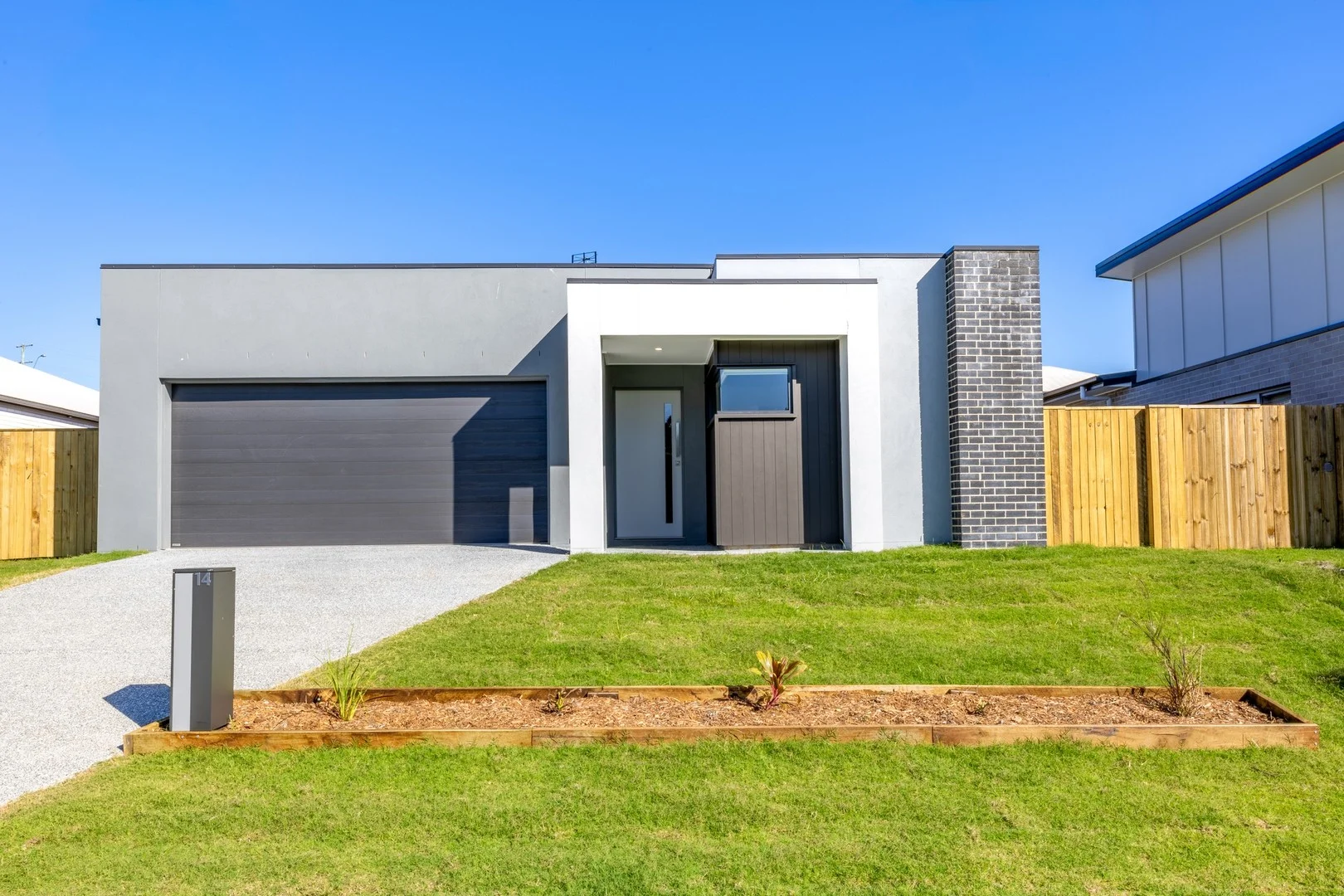 14 Cambridge Pl, Burnside QLD 4560