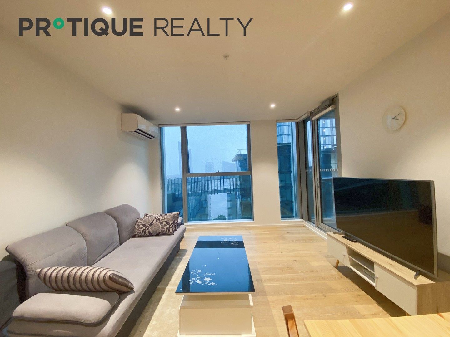 2 bedrooms Apartment / Unit / Flat in 909w/888 Collins street DOCKLANDS VIC, 3008
