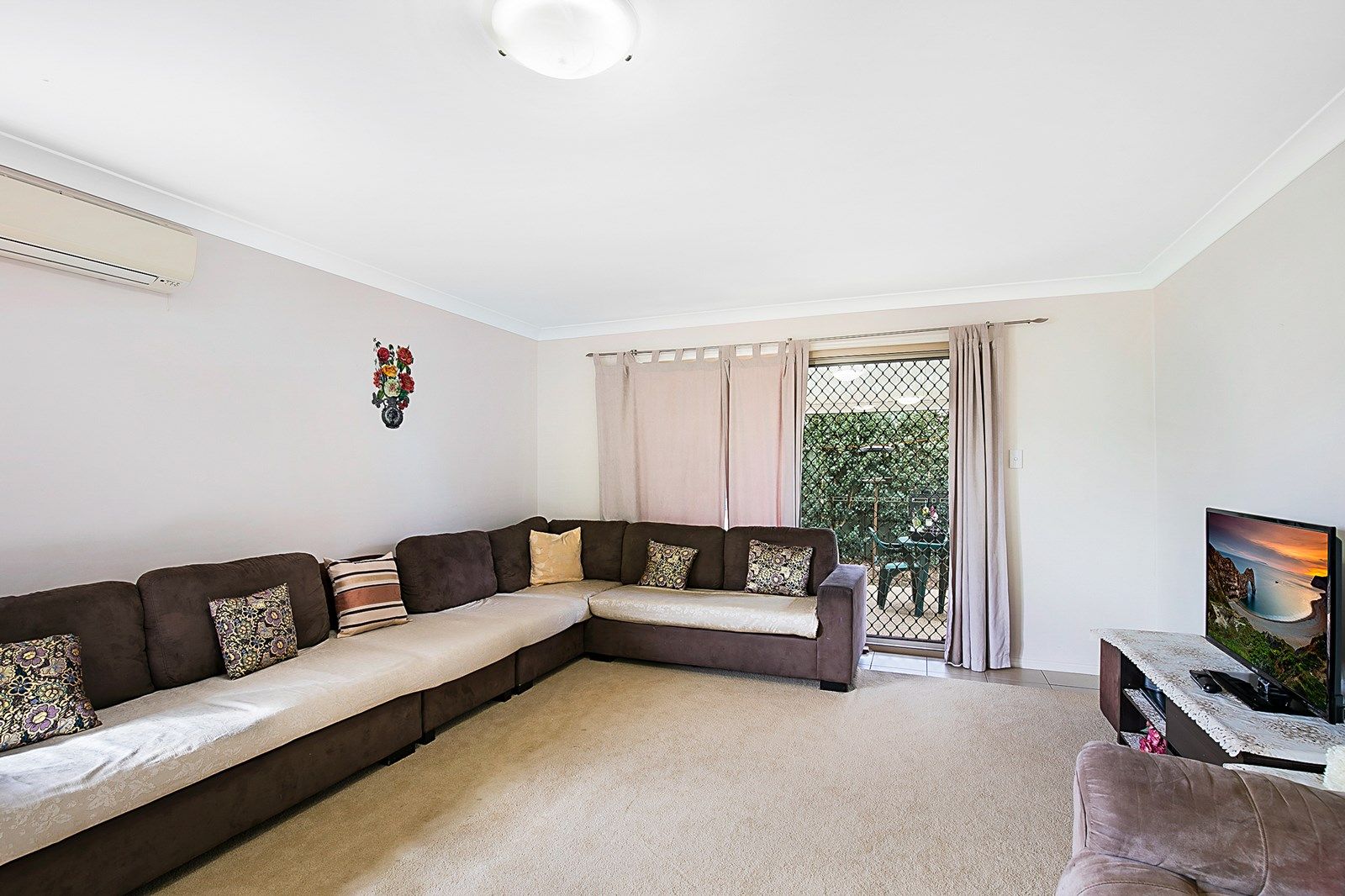 1/10 Sambar Court, Kearneys Spring QLD 4350, Image 2