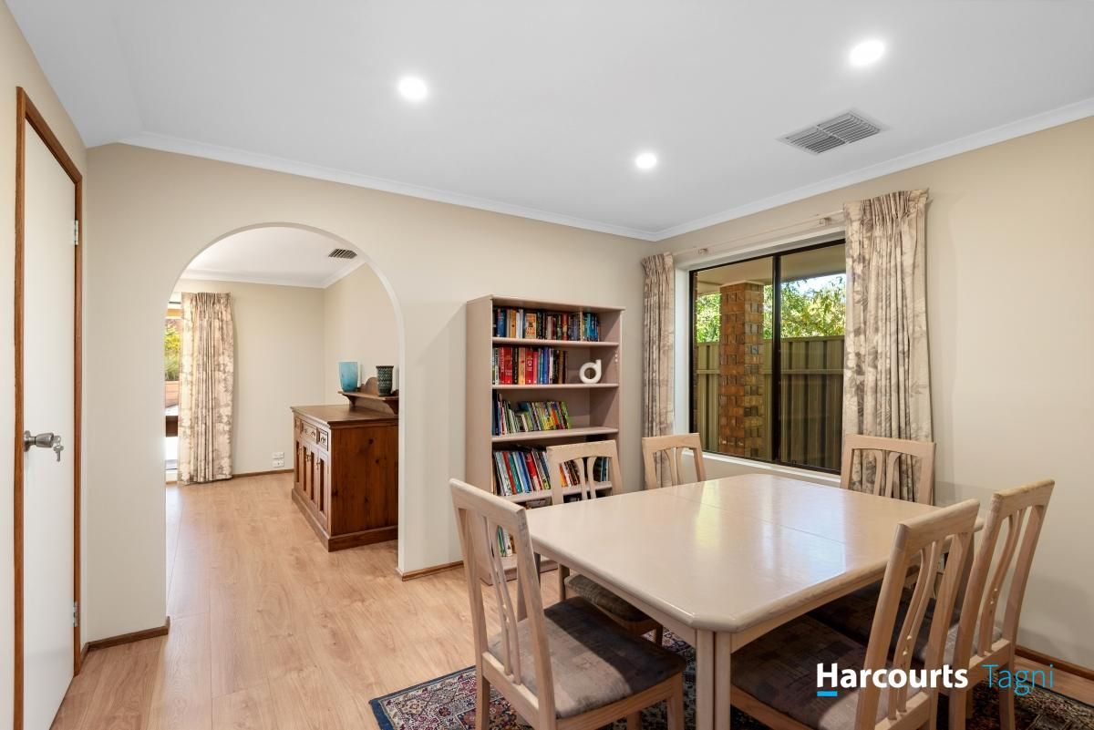 3 Maralyn Court, Aberfoyle Park SA 5159, Image 2