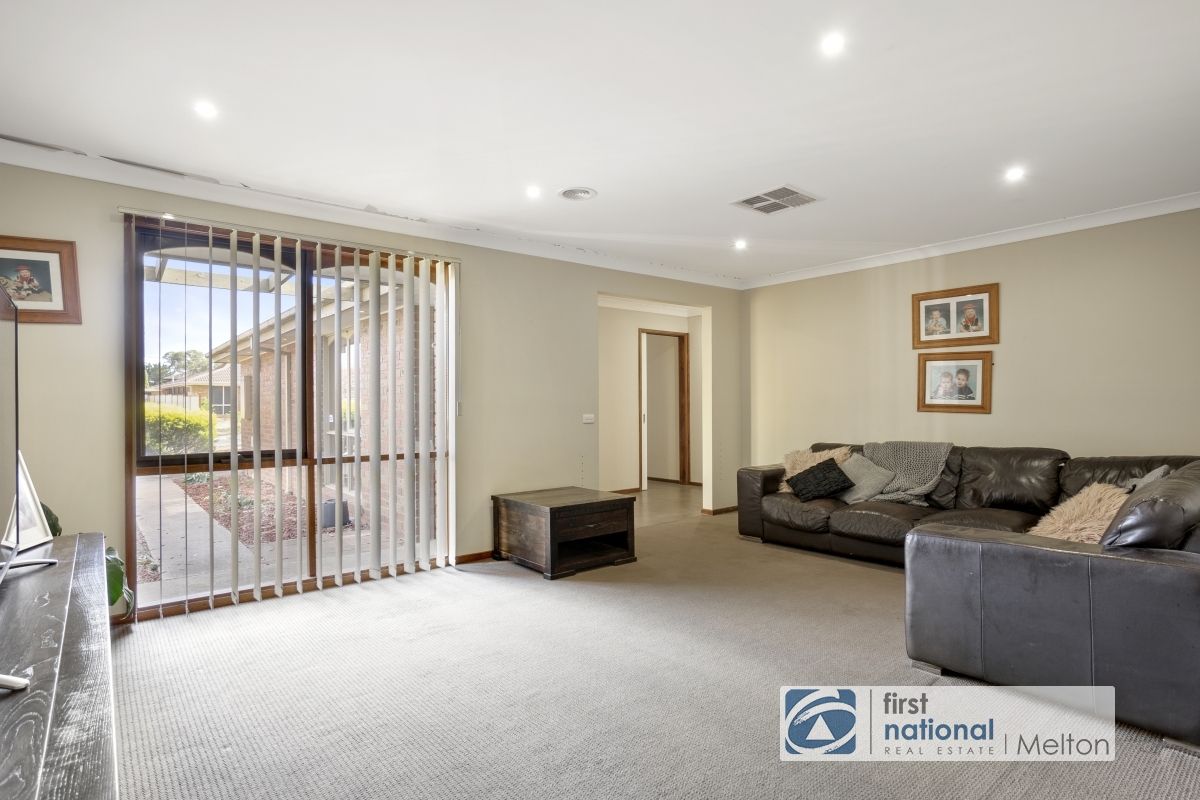 4 Anniba Court, Melton West VIC 3337, Image 1