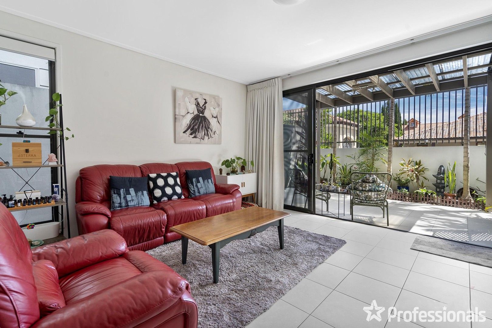 3 bedrooms Townhouse in 21/2 The Gardenway ROBINA QLD, 4226