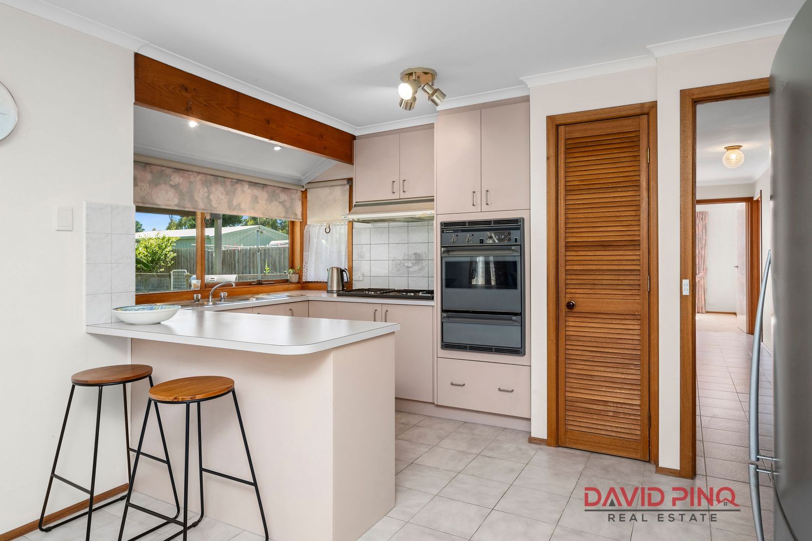 27 White Avenue, Romsey VIC 3434, Image 2