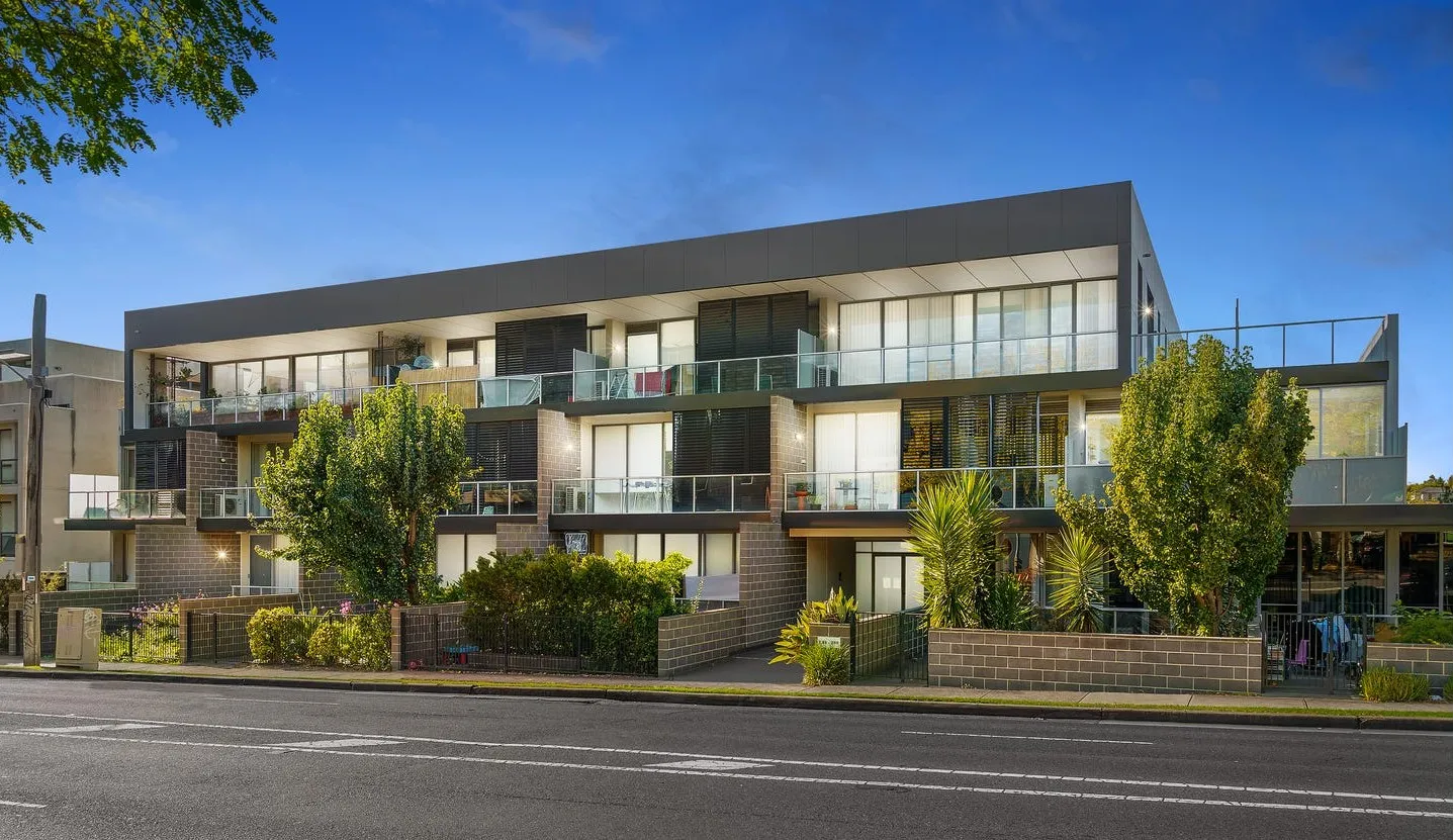 Modern Light-Filled Apartment in the Glen Waverley Secondary College Zone - View 3