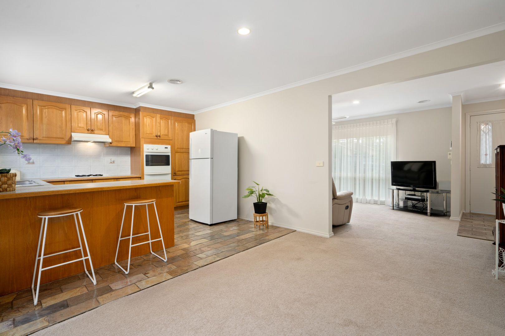 2/7 Kookaburra Walk, South Morang VIC 3752, Image 2