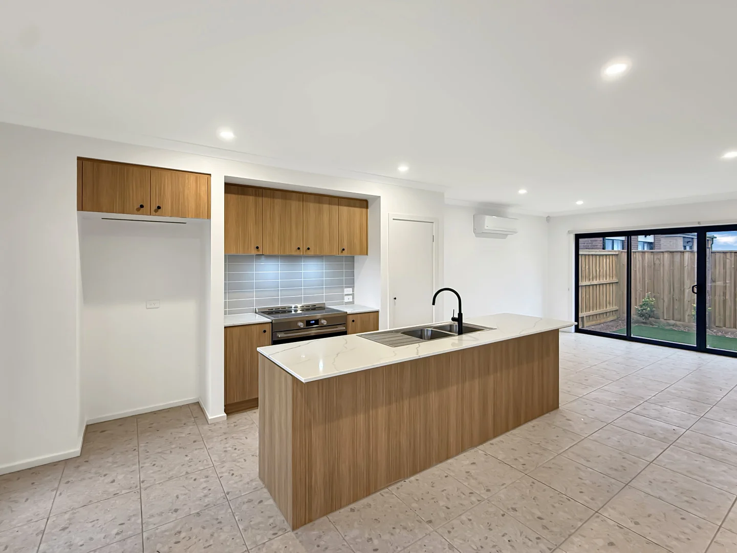 Additional image 3 of 37 Camelon Avenue, Thornhill Park VIC 3335