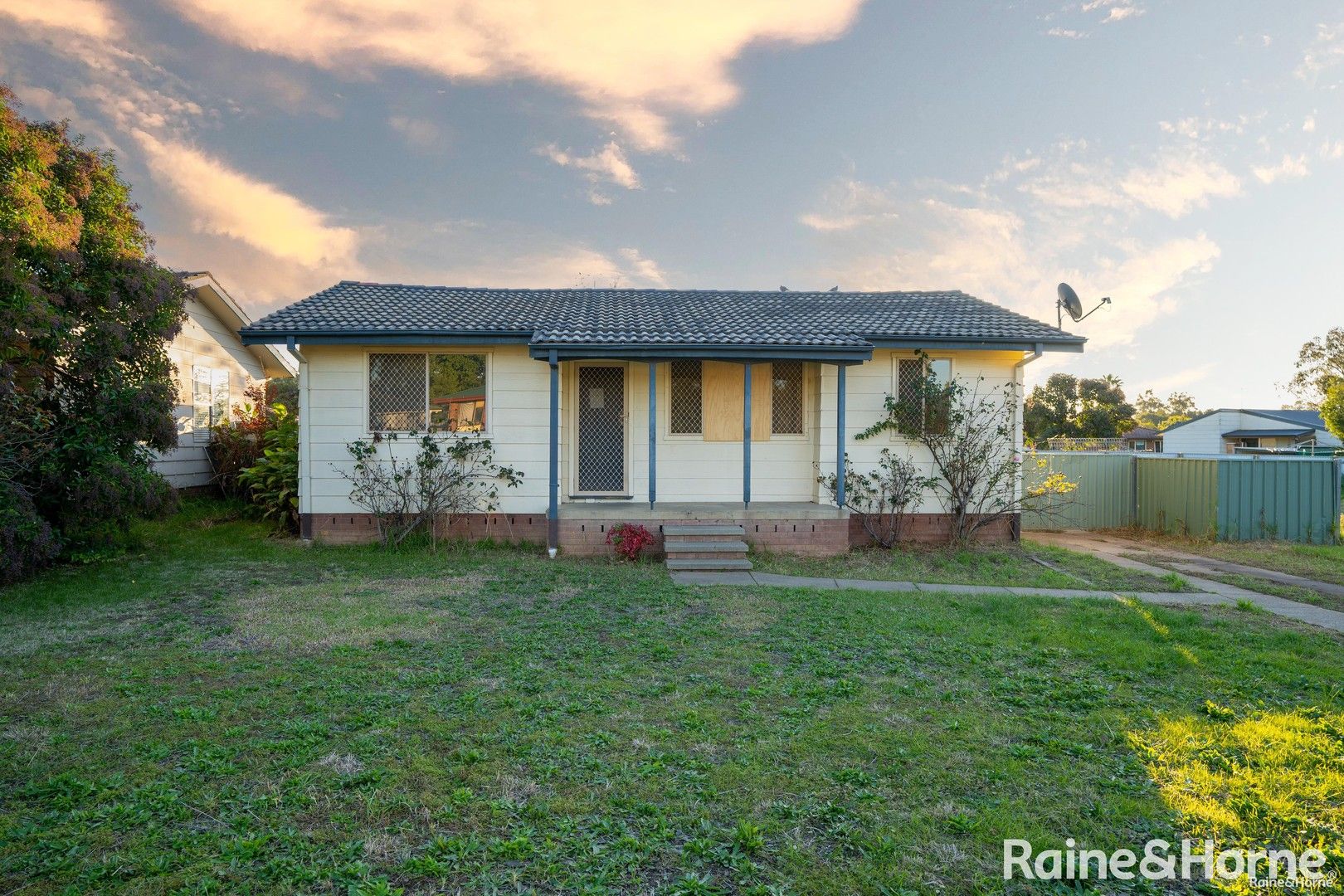 3 bedrooms House in 16 Toy Place TOLLAND NSW, 2650