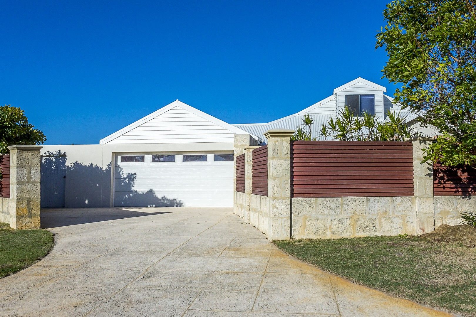 4 bedrooms House in 26 Porto Santo Green SECRET HARBOUR WA, 6173