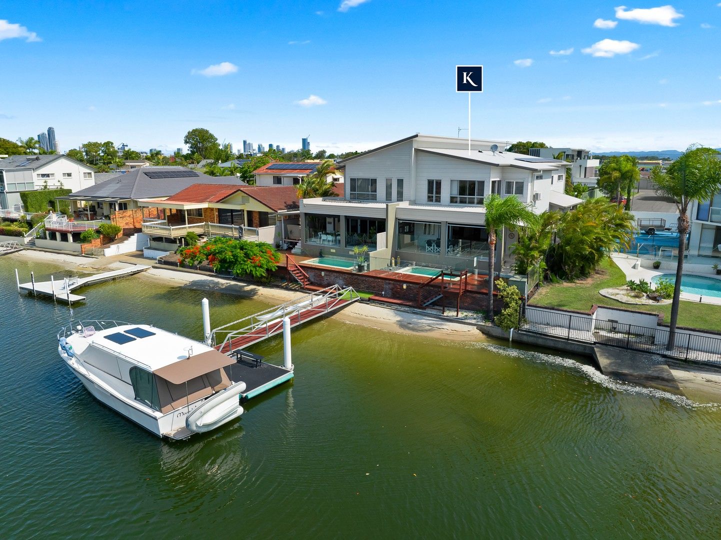 4 bedrooms Villa in 2/23 Daimler Drive BUNDALL QLD, 4217