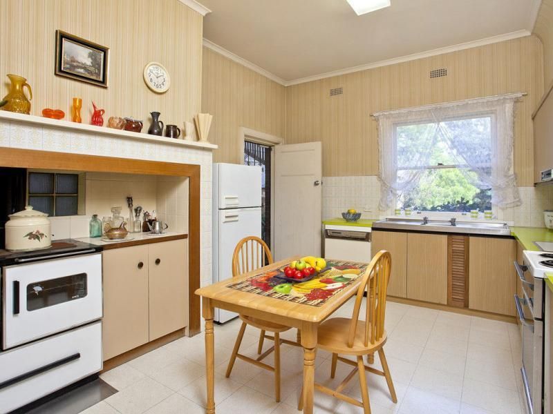 29 Hayes Road, STRATHMORE VIC 3041, Image 2