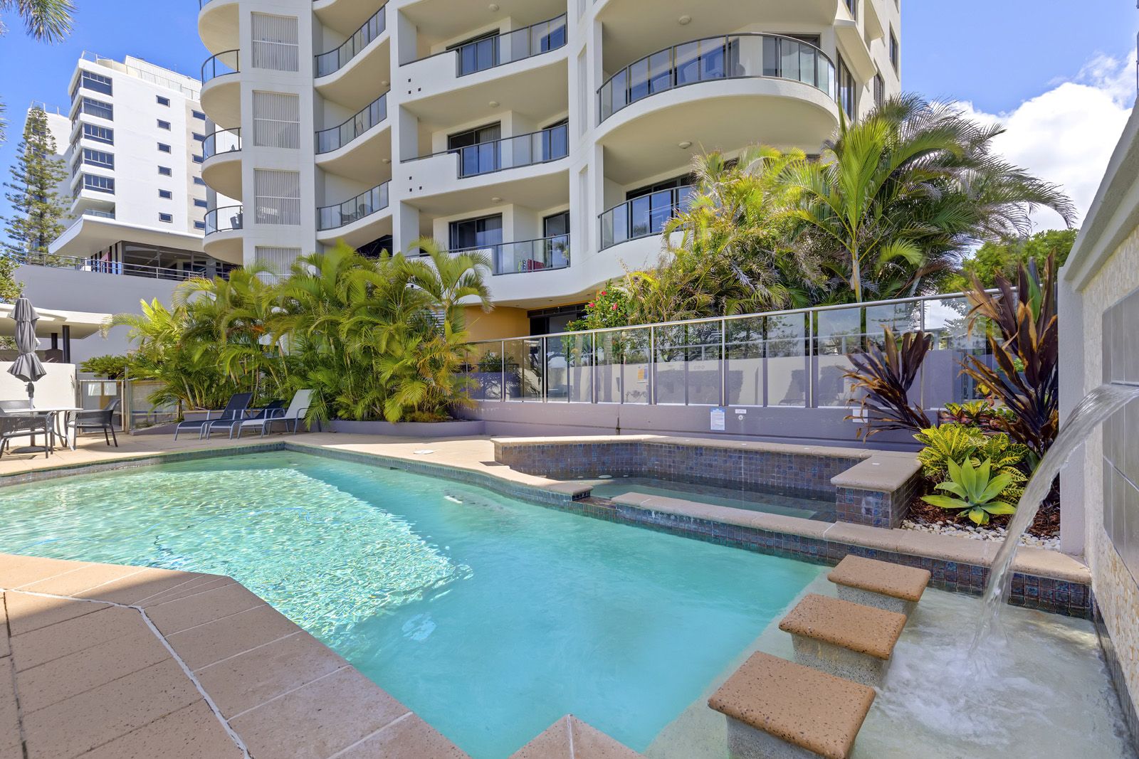 2 bedrooms Apartment / Unit / Flat in 102/122-124 Alexandra Parade ALEXANDRA HEADLAND QLD, 4572