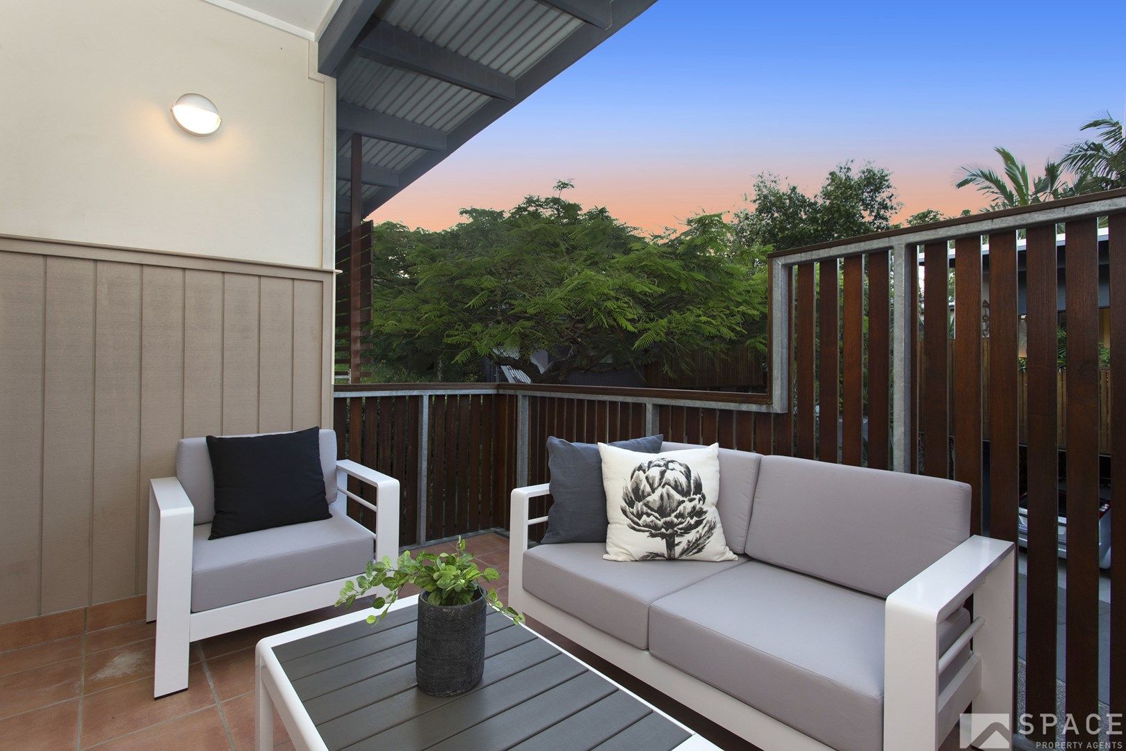 8/48 Addison Street, Red Hill QLD 4059, Image 2