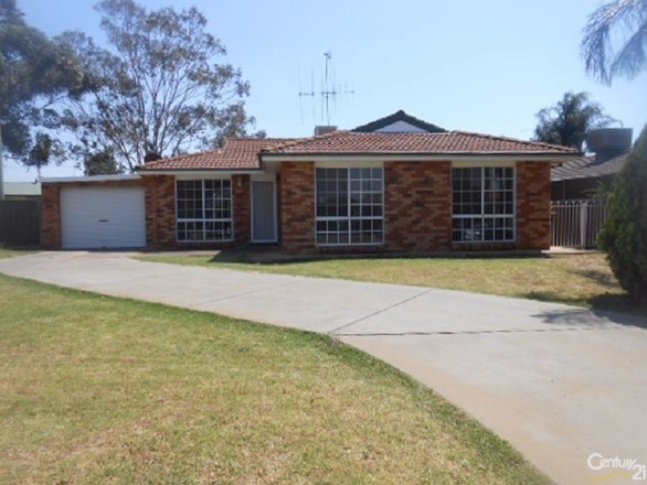 2 Guillan Place, Parkes NSW 2870