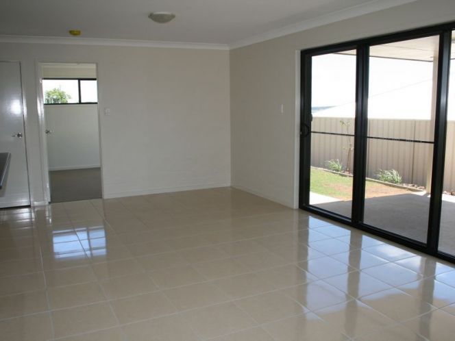 Unit 1/20 Lookout Place, Rosenthal Heights QLD 4370, Image 2
