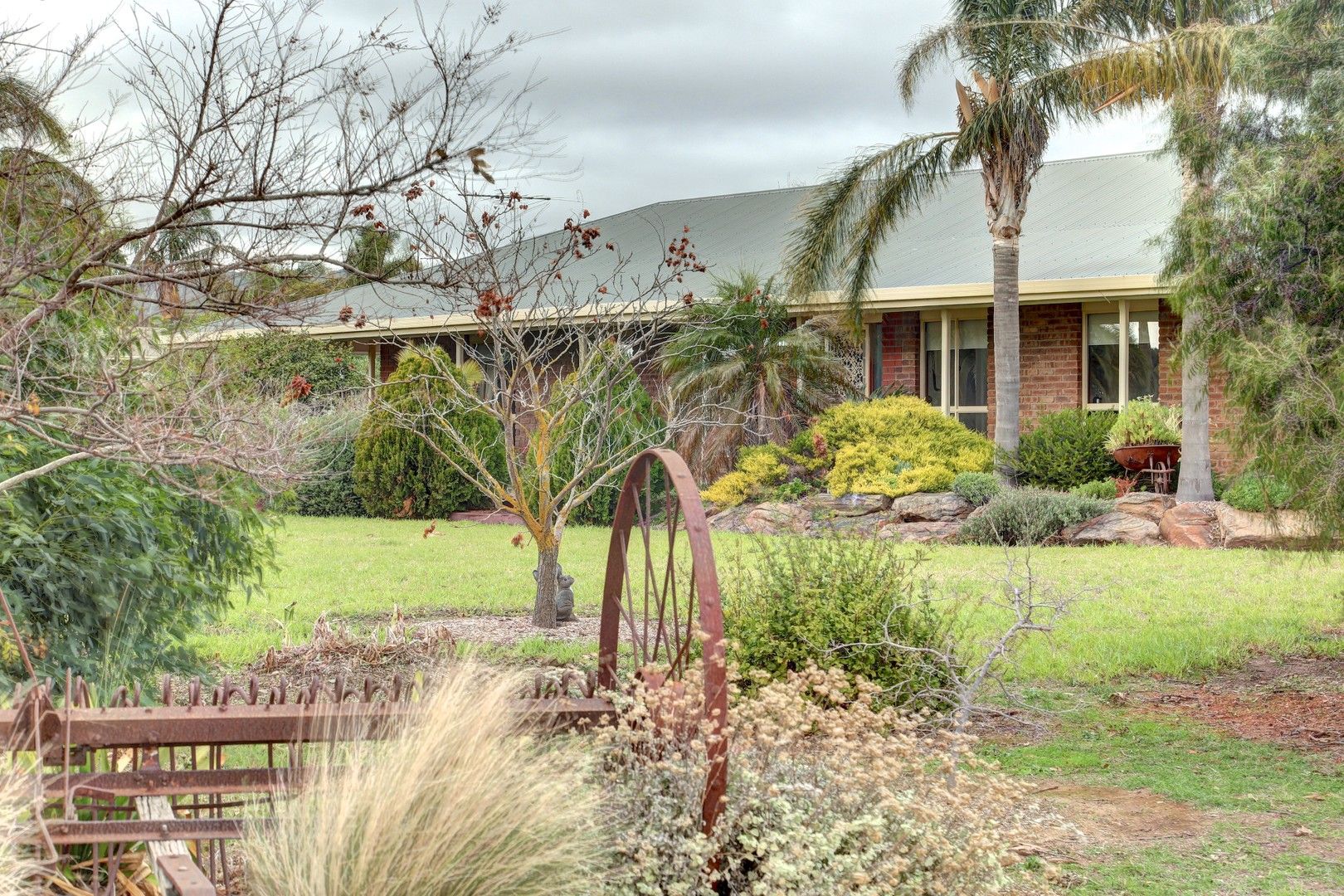 5 bedrooms House in 211 Aldinga Road WHITES VALLEY SA, 5172