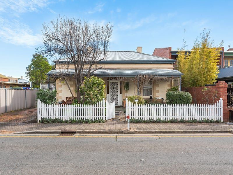 5 bedrooms House in  GLADESVILLE NSW, 2111