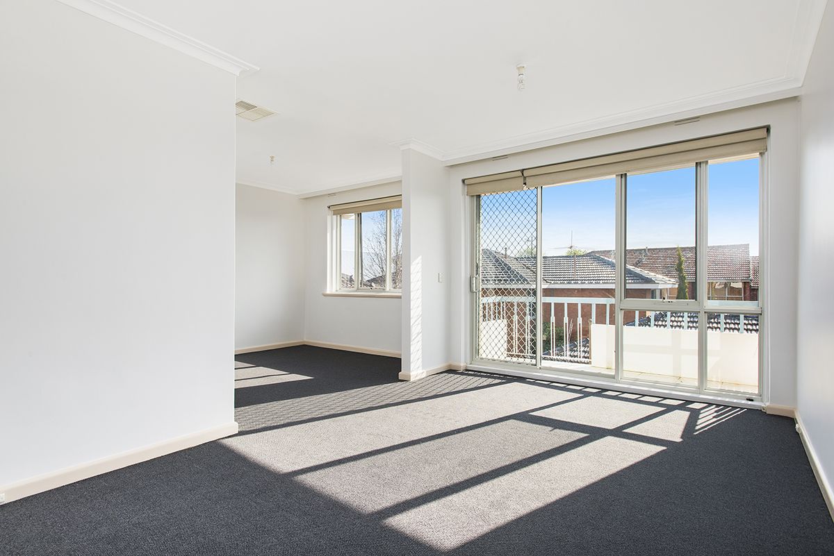 3 bedrooms Apartment / Unit / Flat in 4/14 Sebastopol Street CAULFIELD NORTH VIC, 3161