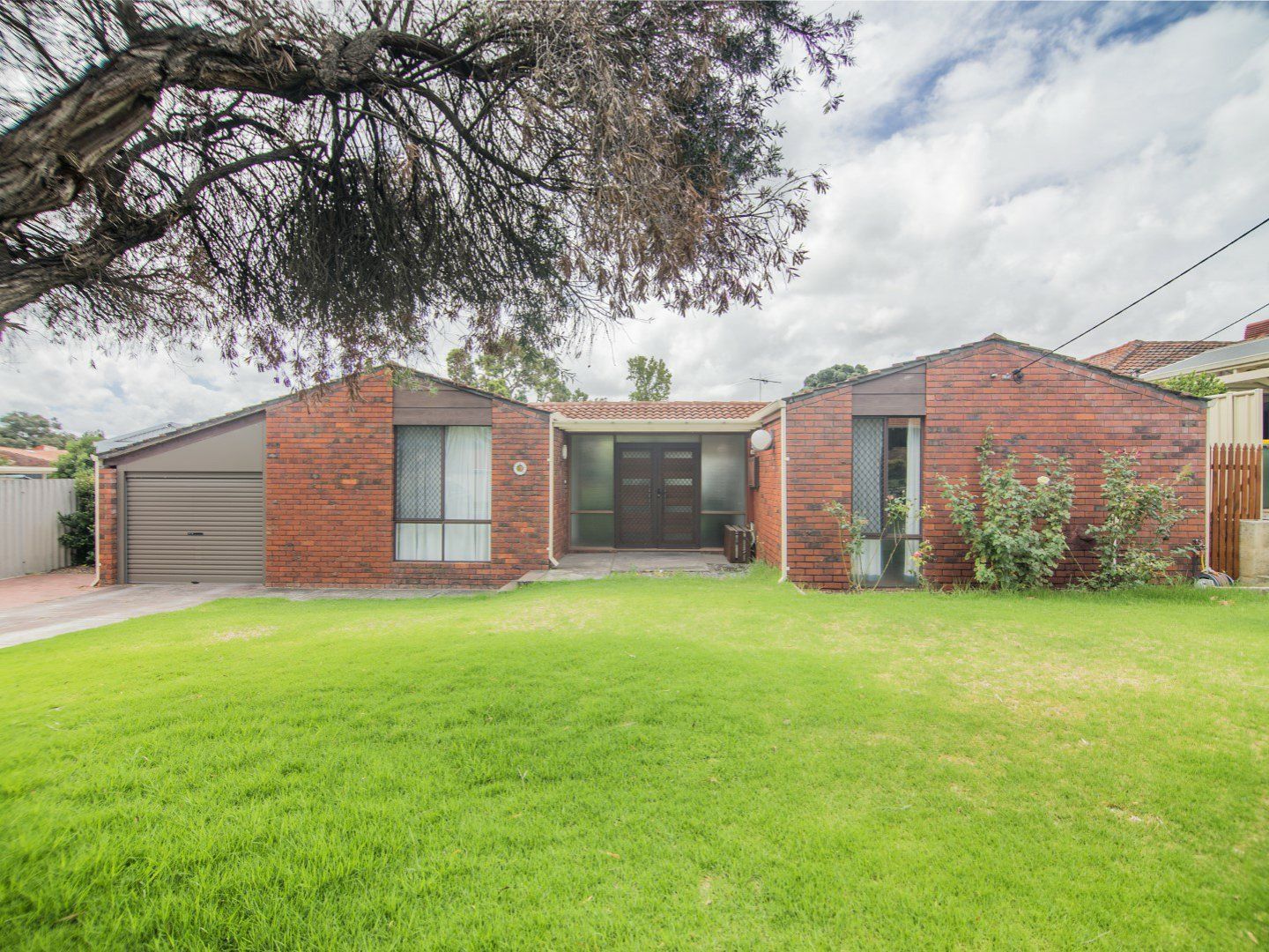 4 bedrooms House in 14 Damepattie Drive WILLETTON WA, 6155