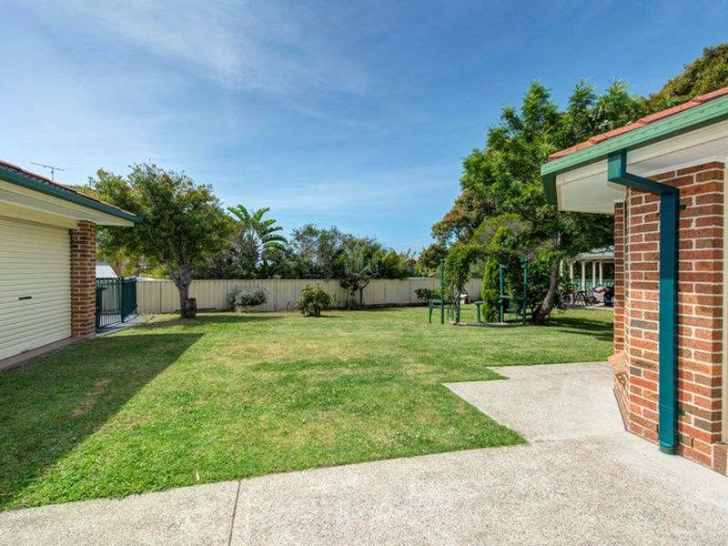 3 Sea Eagle Crescent, CAVES BEACH NSW 2281, Image 2