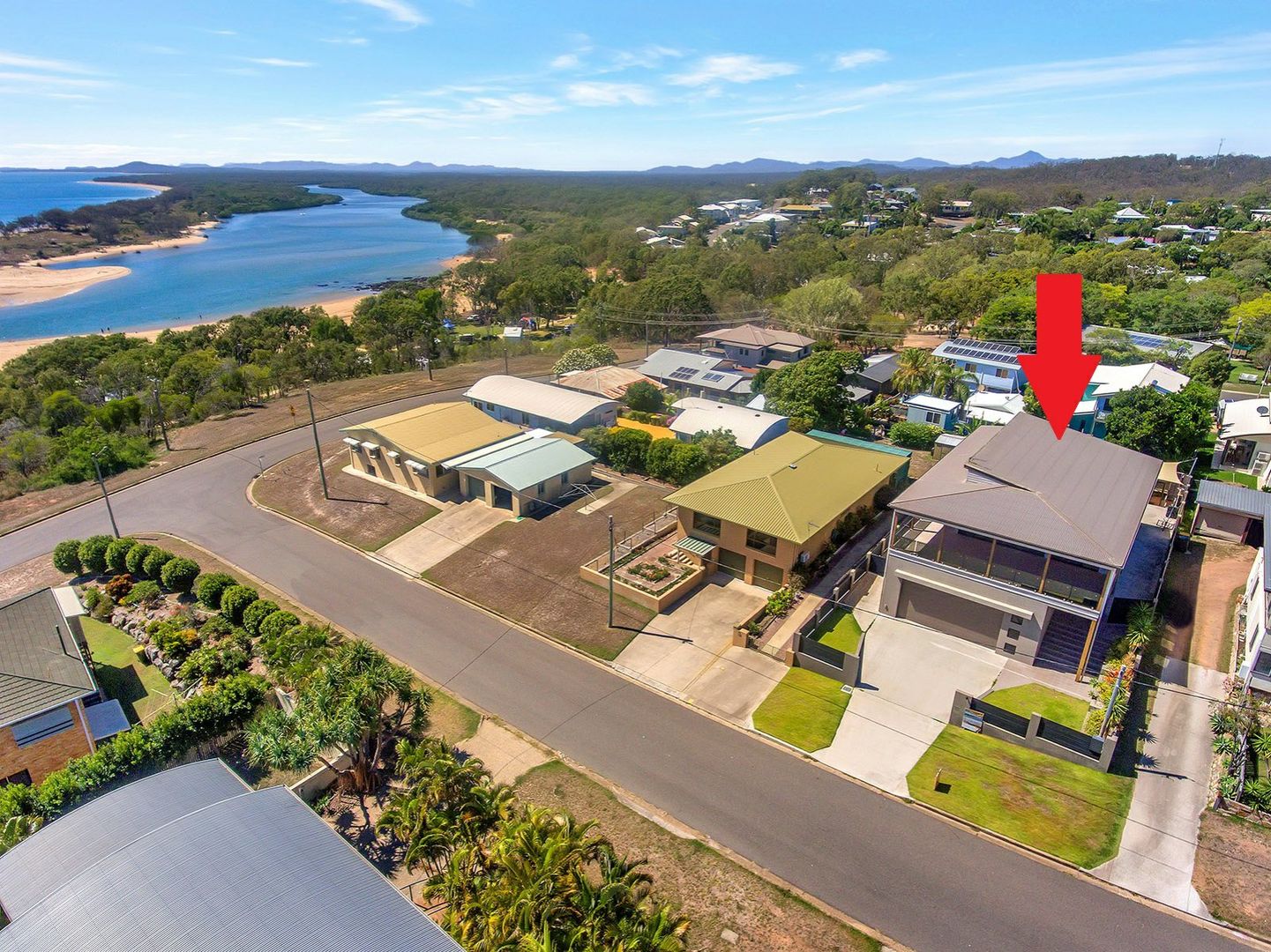 12 Coral Street, Tannum Sands QLD 4680, Image 2