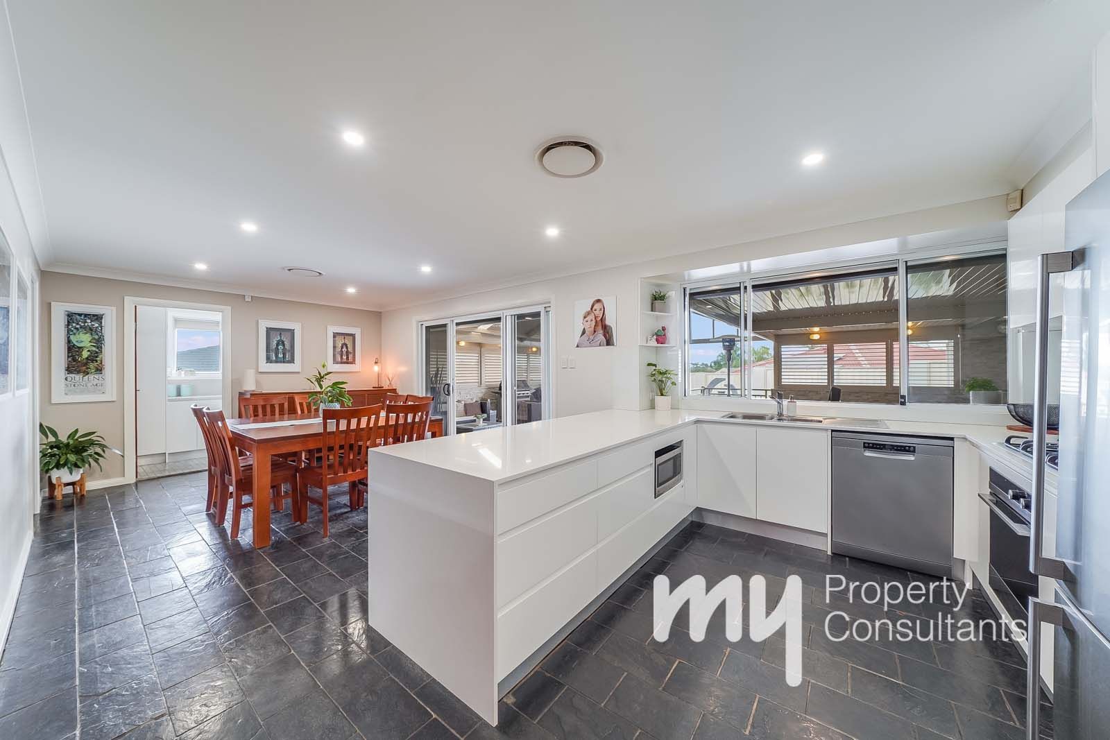 27 Mackenzie Place, Kearns NSW 2558, Image 2