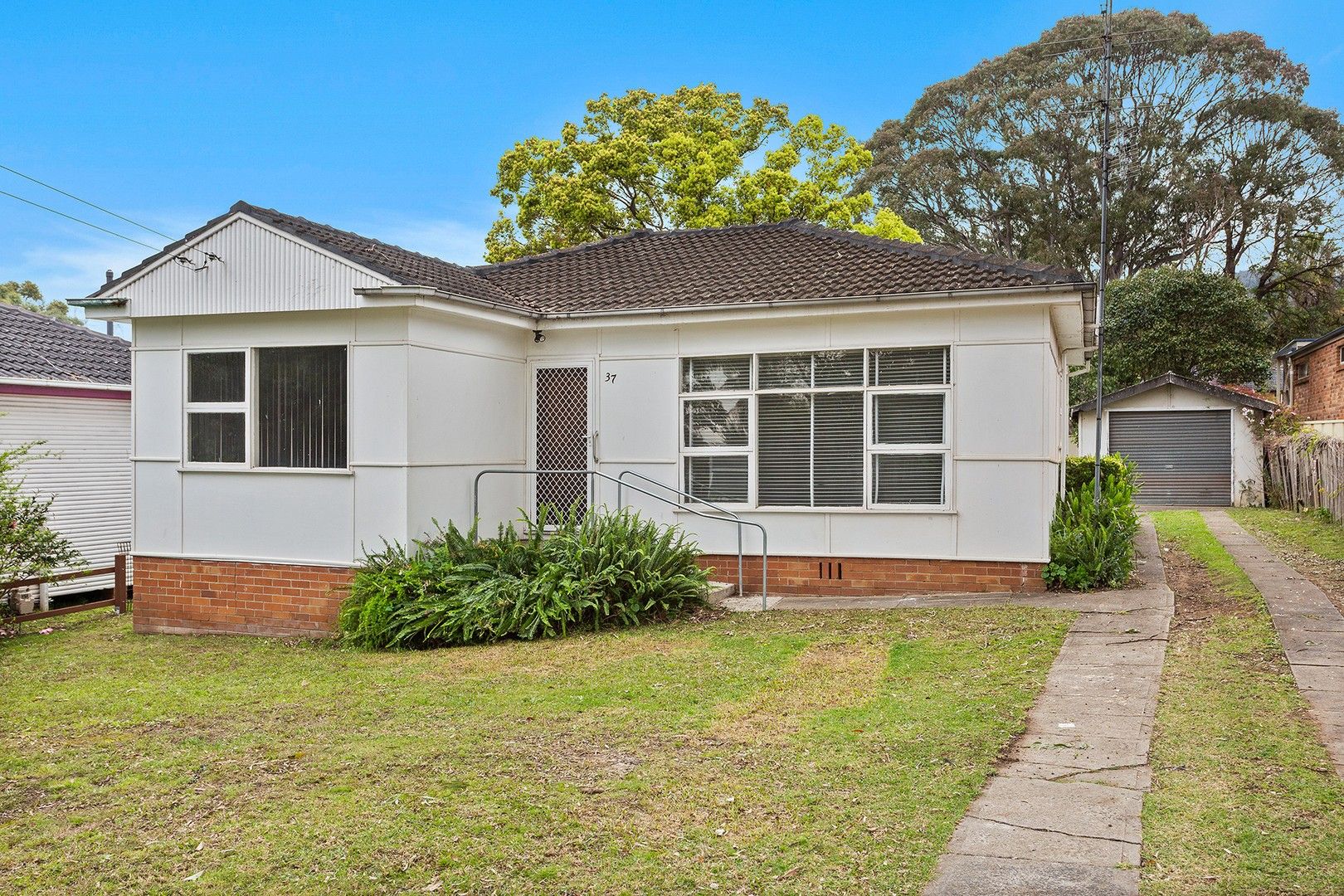 3 bedrooms House in 37 Simpson Parade ALBION PARK NSW, 2527