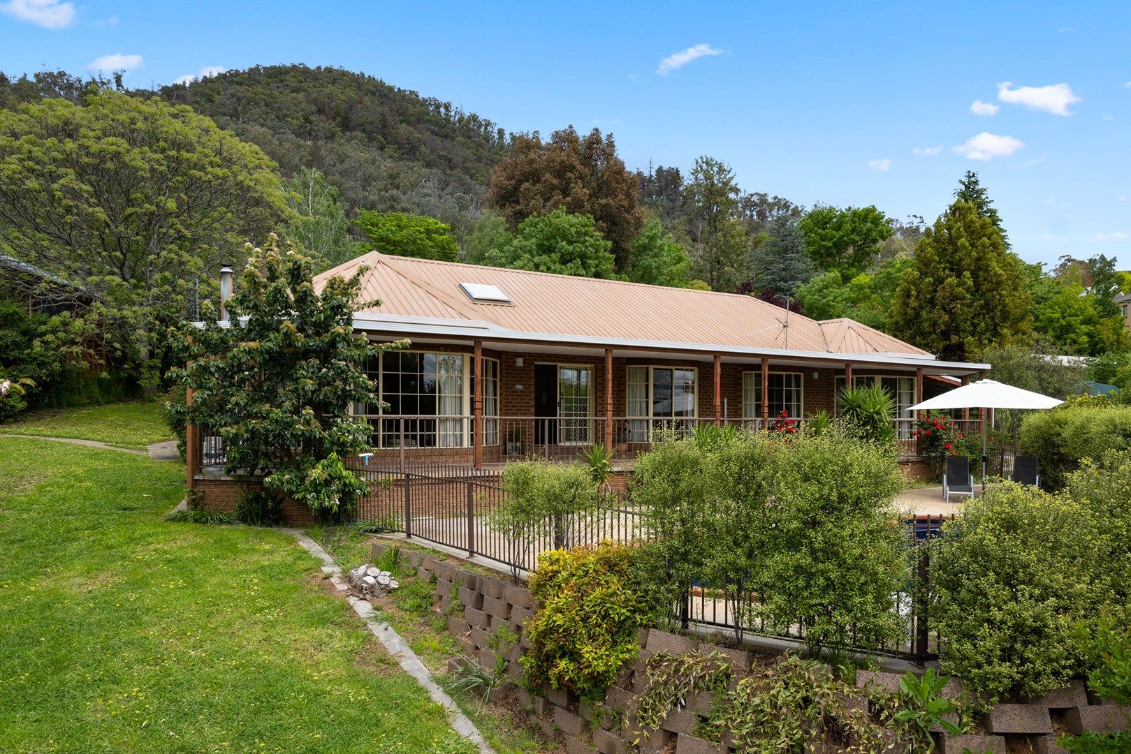 2 James Close, Bright VIC 3741, Image 2