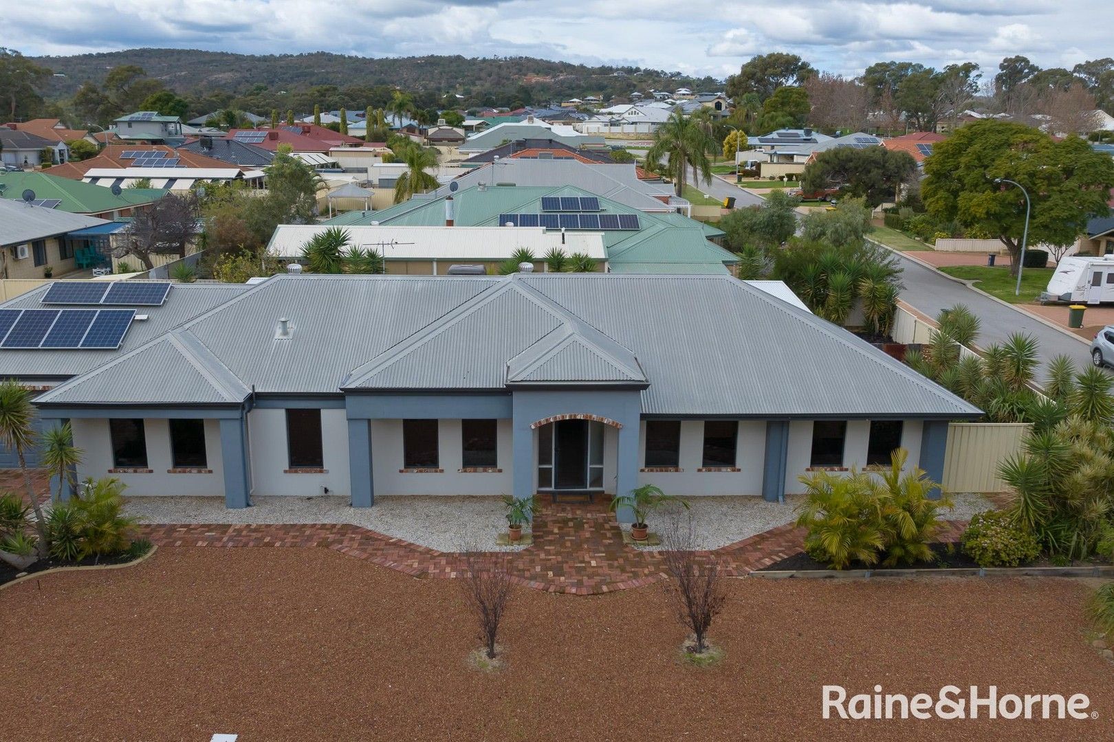 4 bedrooms House in 14 Greenough Court JANE BROOK WA, 6056