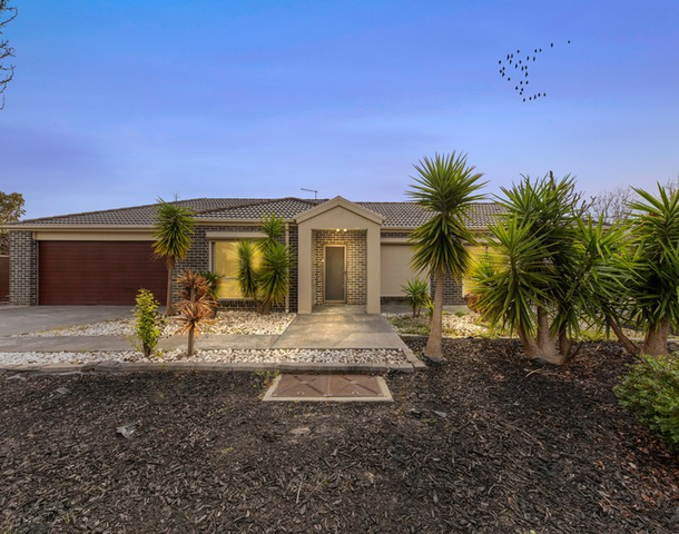 17 Joseph Banks Drive, Pakenham VIC 3810