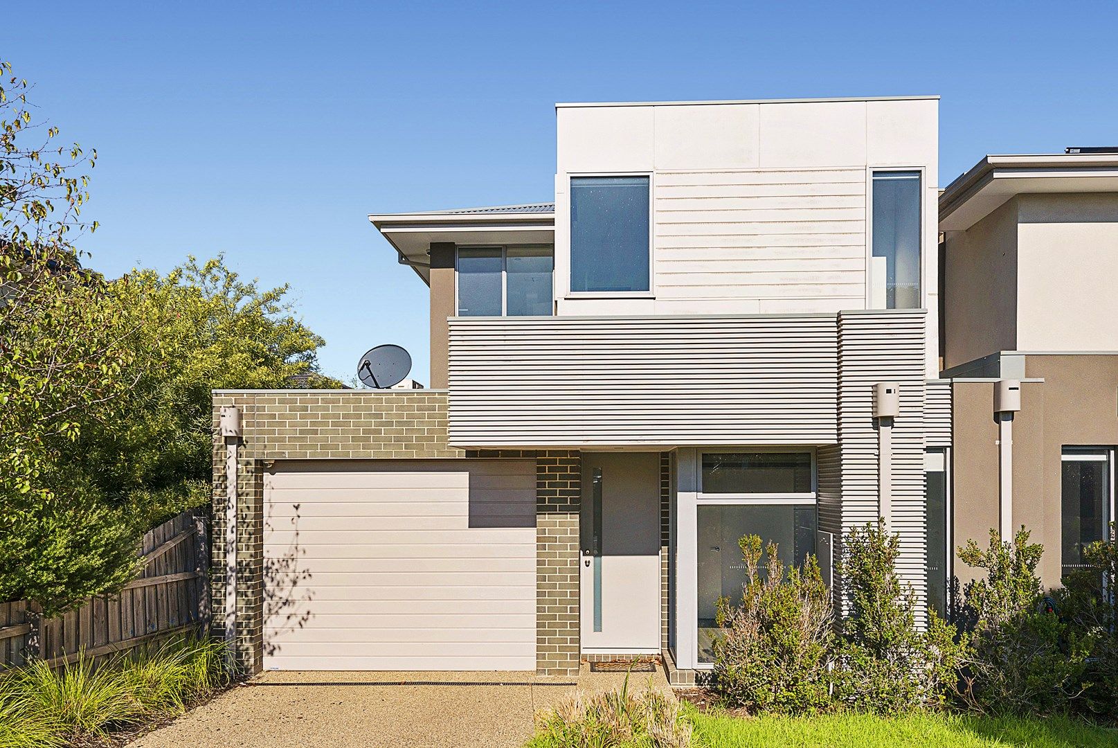 3 bedrooms Townhouse in 12B Boyd Avenue OAKLEIGH EAST VIC, 3166