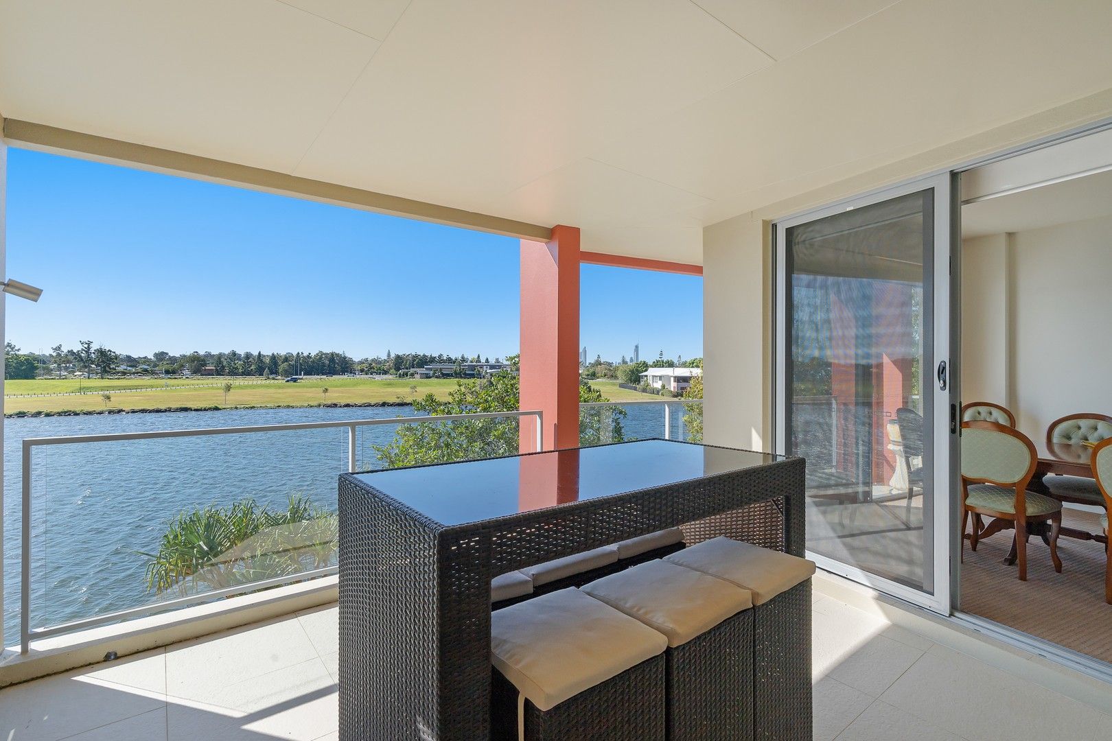 6/5055 Emerald Island Drive, Carrara QLD 4211, Image 2