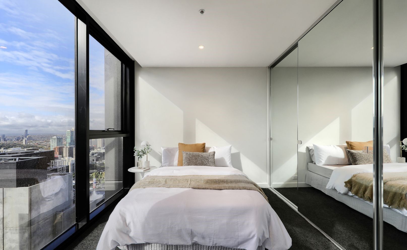 2 bedrooms Apartment / Unit / Flat in 3303/245 City Road SOUTHBANK VIC, 3006