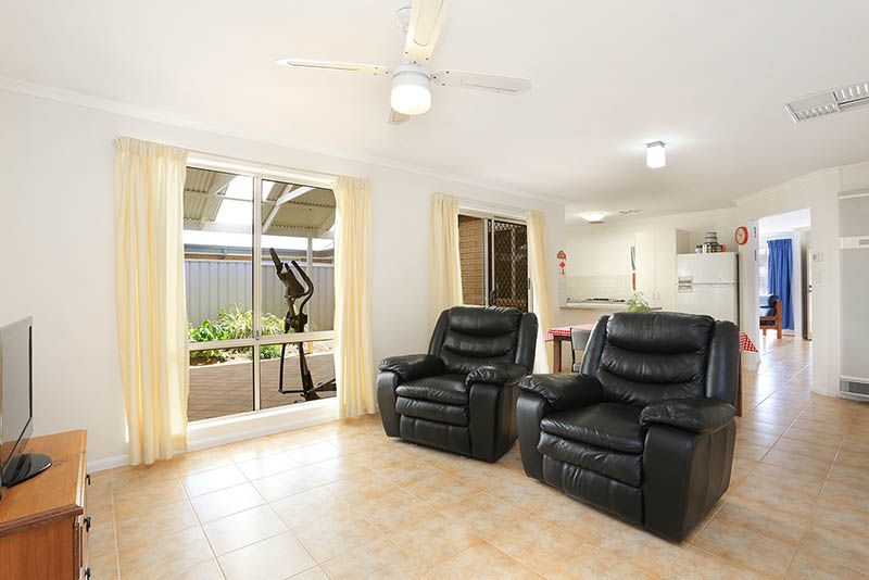 17 Chamberlain Drive, Christie Downs SA 5164, Image 2