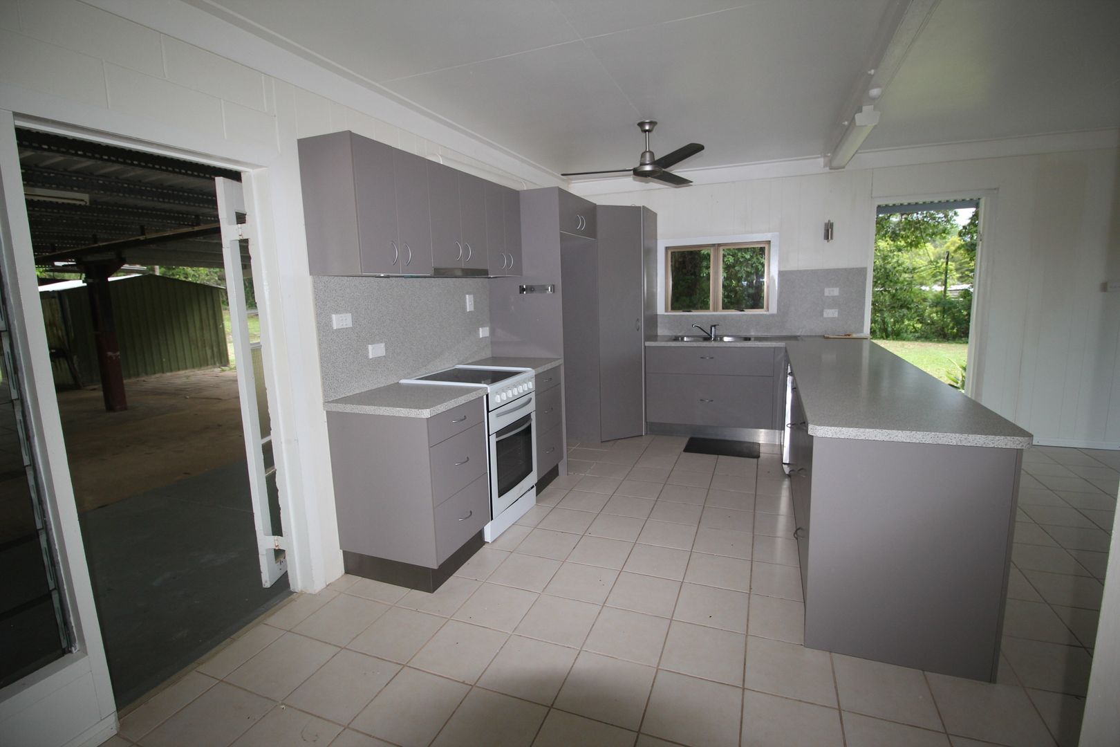 49 Sheahans Road, Long Pocket QLD 4850, Image 2