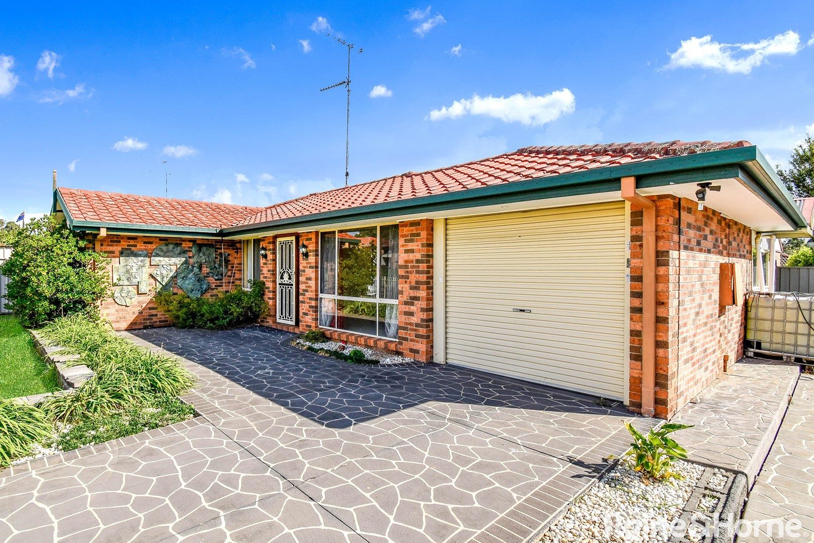 4 bedrooms House in 33 Falcon Crescent CLAREMONT MEADOWS NSW, 2747