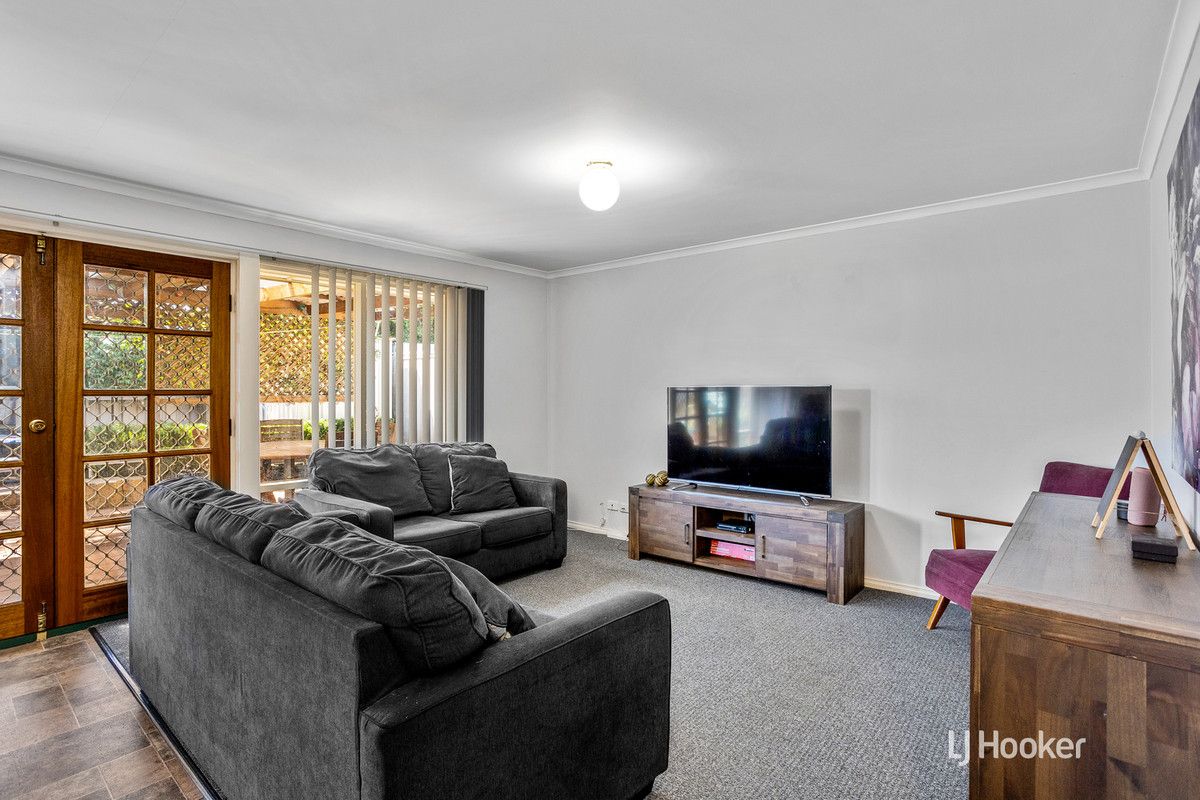 9 Bluebush Court, Craigmore SA 5114, Image 2