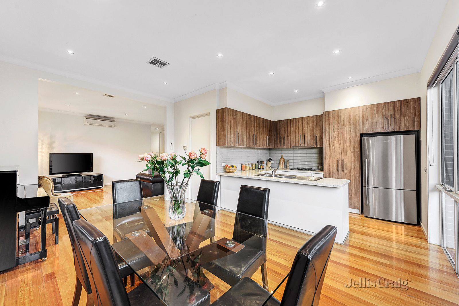 1/23 Montgomery Avenue, Mount Waverley VIC 3149, Image 2