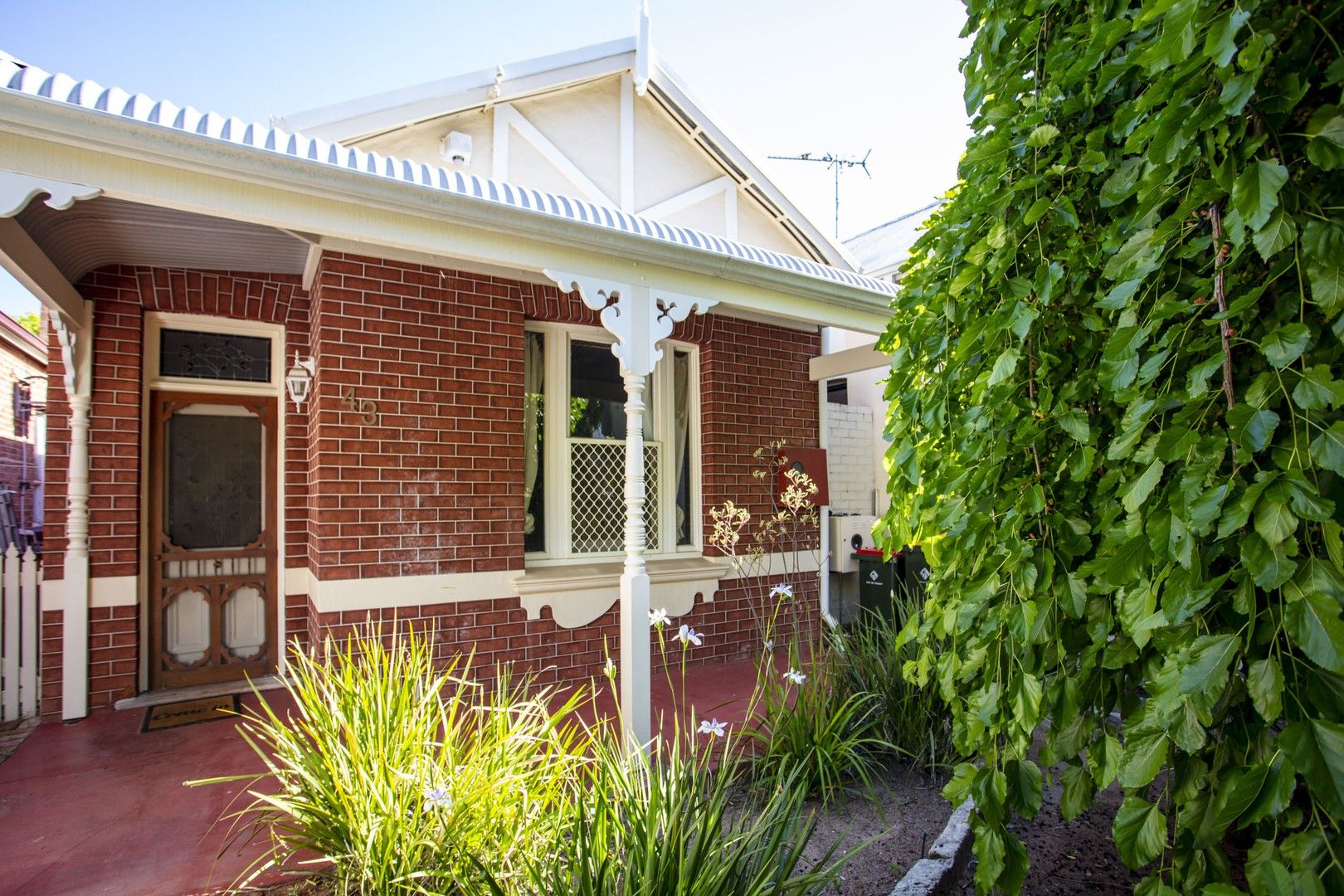 2 bedrooms House in 43 Grosvenor Road MOUNT LAWLEY WA, 6050