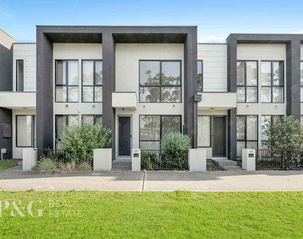 32 Titan Lodge Walk, Pakenham VIC 3810